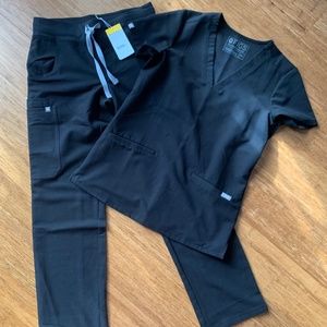 FIGS Technical Collection Scrub Set Scrub Top & Scrub Pants Black XXS/P
